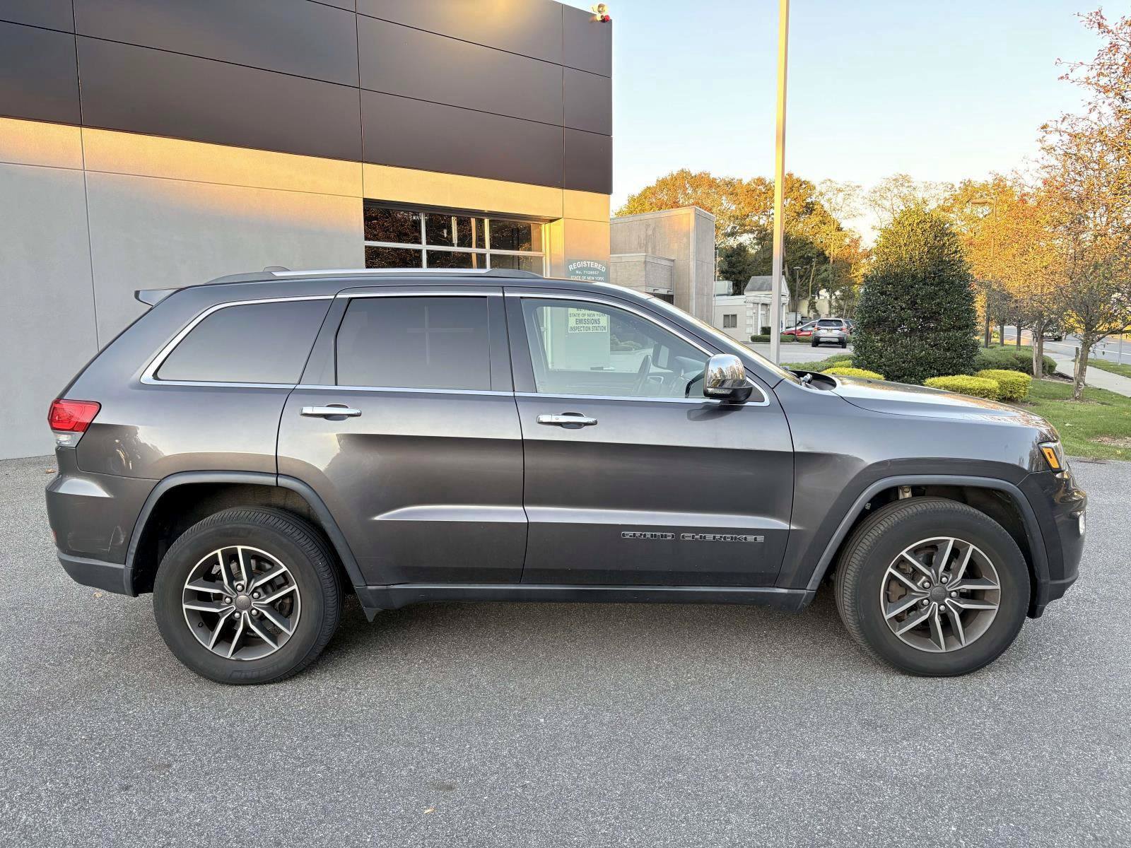 Used 2019 Jeep Grand Cherokee Limited w/ Luxury Group II AWD/4WD image 5