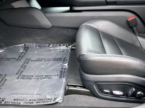 Used 2022 Porsche Taycan image 16