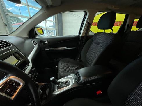 Used 2020 Dodge Journey SE w/ SE Popular Equipment Group image 12