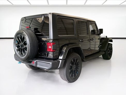 Used 2023 Jeep Wrangler Unlimited Sahara AWD/4WD image 4