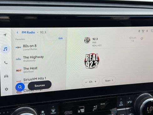 Certified 2025 Toyota Highlander XLE image 18