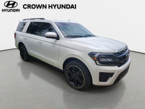 Used 2024 Ford Expedition Limited RWD image 3