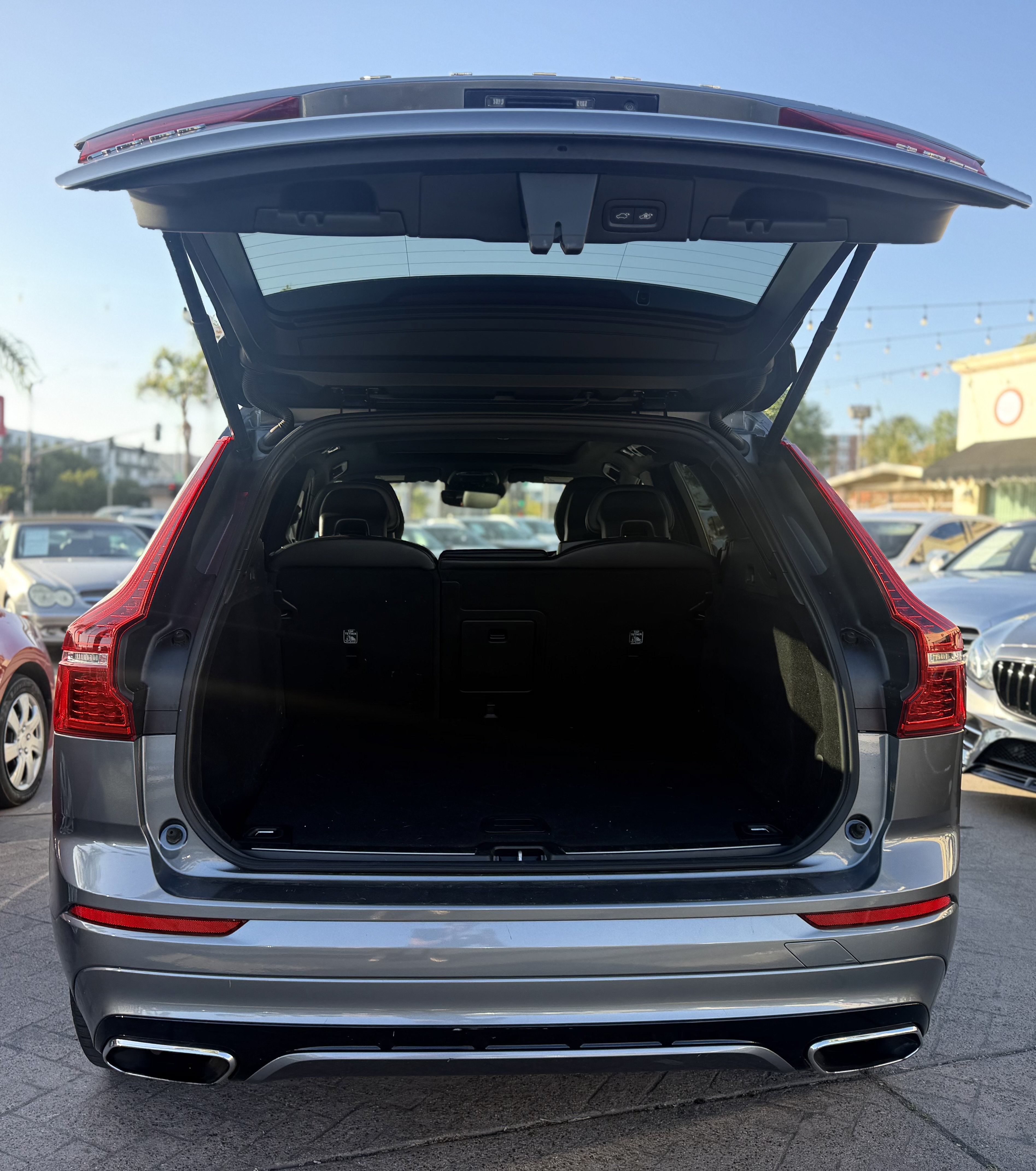 Used 2018 Volvo XC60 T6 R-Design AWD/4WD image 14