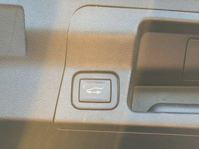 Used 2023 GMC Acadia Denali w/ Denali Ultimate Package FWD image 16