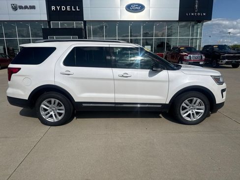 Used 2018 Ford Explorer XLT w/ Equipment Group 202A AWD/4WD image 2