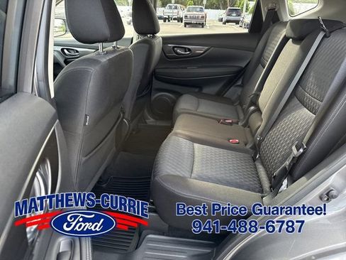 Used 2019 Nissan Rogue SV w/ Premium Package FWD image 12