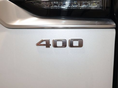 Used 2024 Cadillac XT6 Sport w/ LPO, Floor Liner Package AWD/4WD image 37