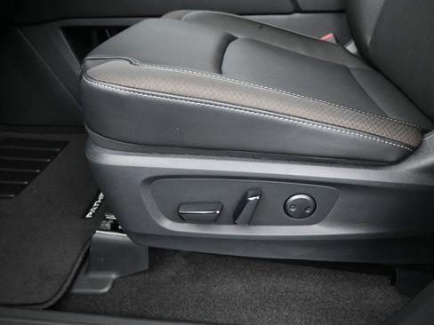 New 2026 Nissan Pathfinder SL AWD/4WD image 10