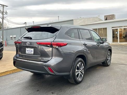 Used 2023 Toyota Highlander XLE image 14