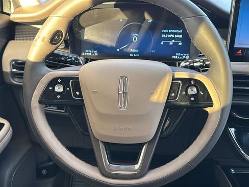 Used 2023 Lincoln Corsair FWD image 11