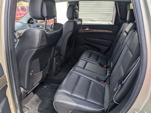 Used 2011 Jeep Grand Cherokee Overland image 11