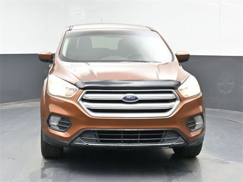 Used 2017 Ford Escape SE image 3
