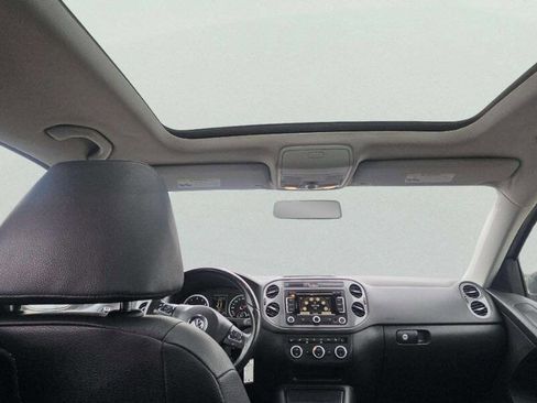 Used 2013 Volkswagen Tiguan SE image 9