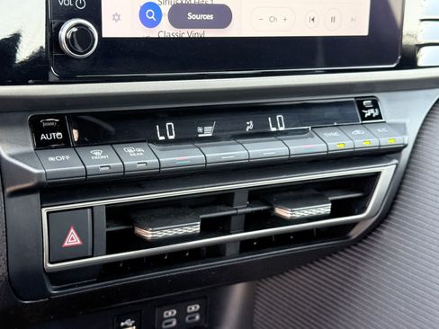 Used 2025 Toyota Camry SE FWD image 21