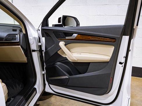 Used 2018 Audi Q5 2.0T Premium Plus w/ Premium Plus Package image 19