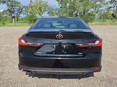Used 2025 Toyota Camry SE FWD image 5