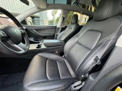 Used 2025 Tesla Model Y Long Range RWD image 17