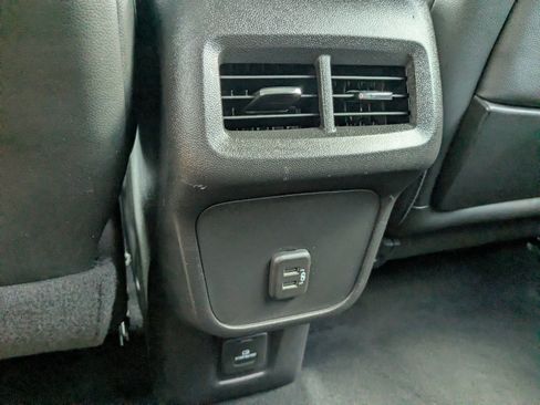 Used 2023 GMC Terrain SLT image 16