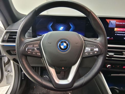 Used 2023 BMW i4 eDrive40 w/ Premium Package RWD image 11