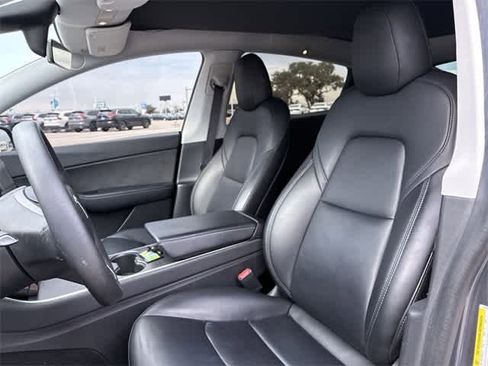 Used 2020 Tesla Model Y Long Range image 16