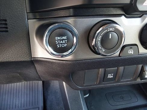 Used 2021 Toyota Tacoma TRD Sport AWD/4WD image 28