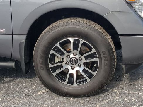 Used 2024 Nissan Titan SV w/ SV Convenience Package image 11