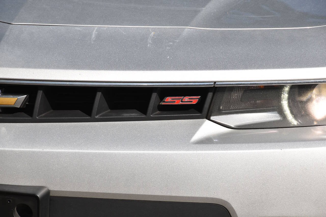 Used 2015 Chevrolet Camaro SS w/ RS Package RWD image 18
