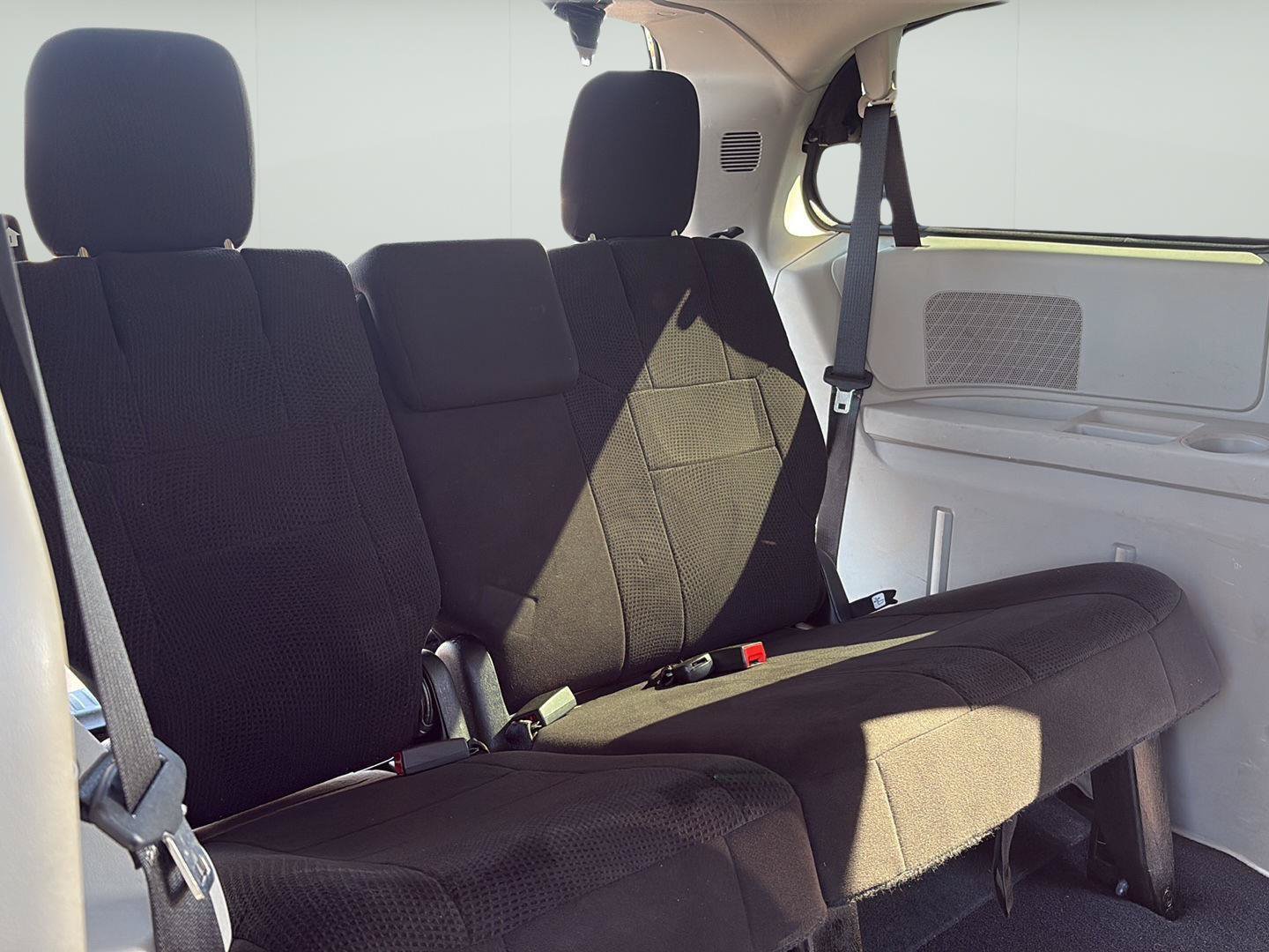 Used 2013 Chrysler Town & Country Touring FWD image 16