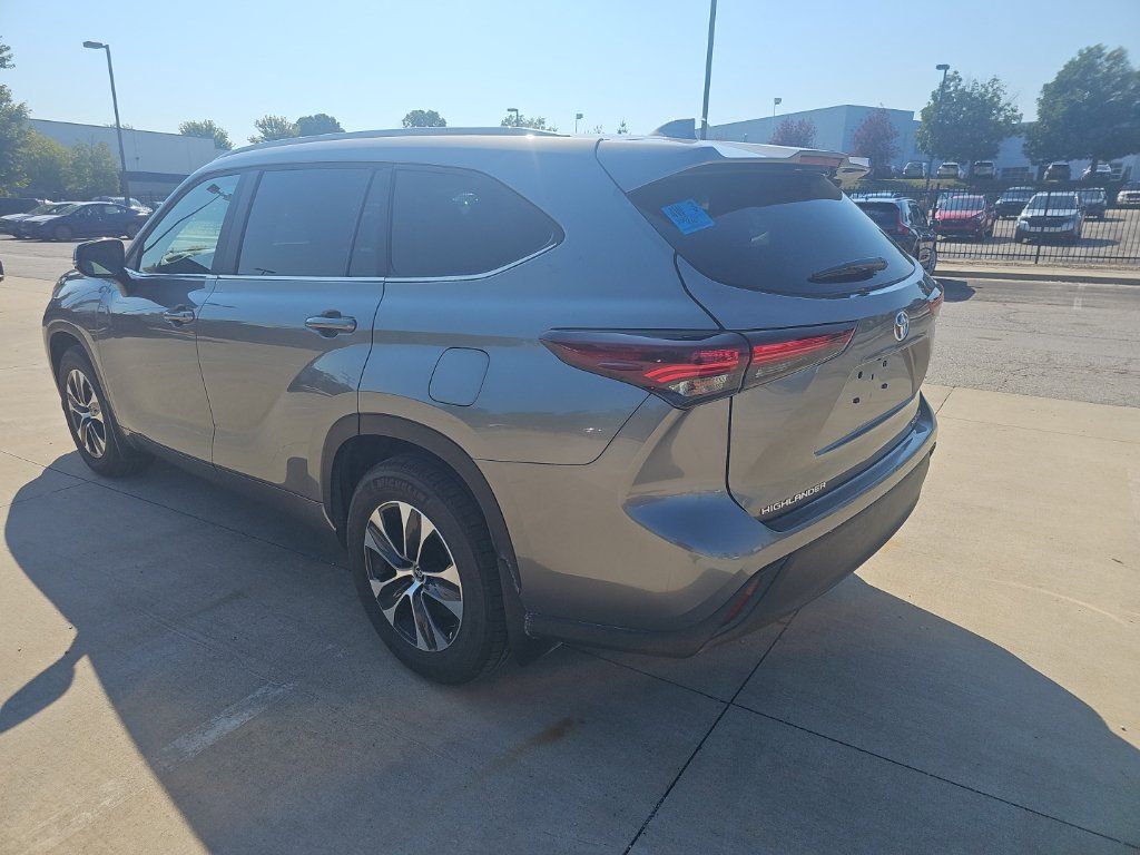 Used 2026 Toyota Highlander XLE AWD/4WD image 8