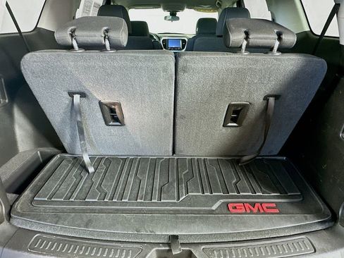 Used 2023 GMC Acadia SLE w/ Driver Convenience Package image 33