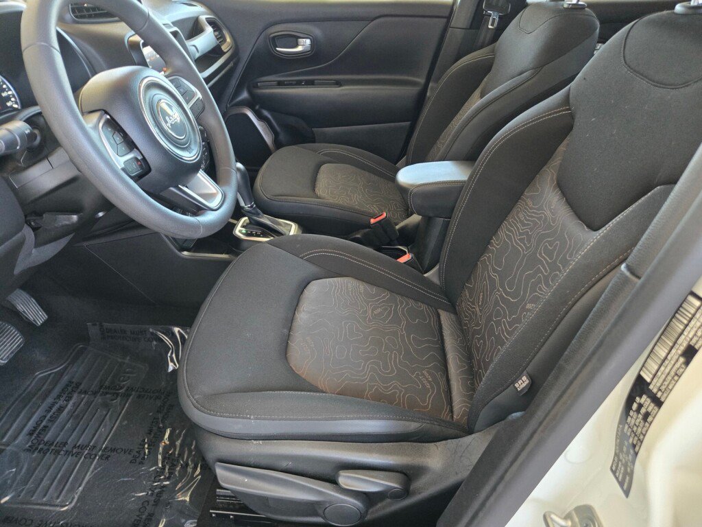 Used 2023 Jeep Renegade Latitude AWD/4WD image 20