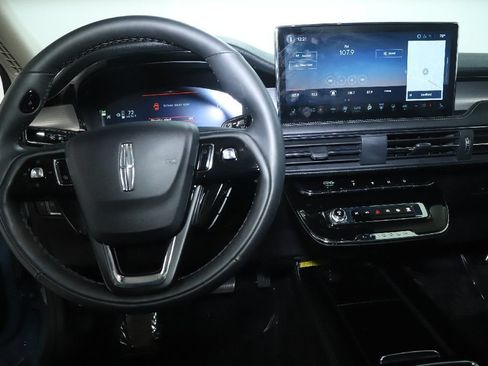 Used 2024 Lincoln Corsair AWD image 25