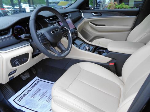 Used 2023 Jeep Grand Cherokee L Limited w/ Luxury Tech Group II AWD/4WD image 10