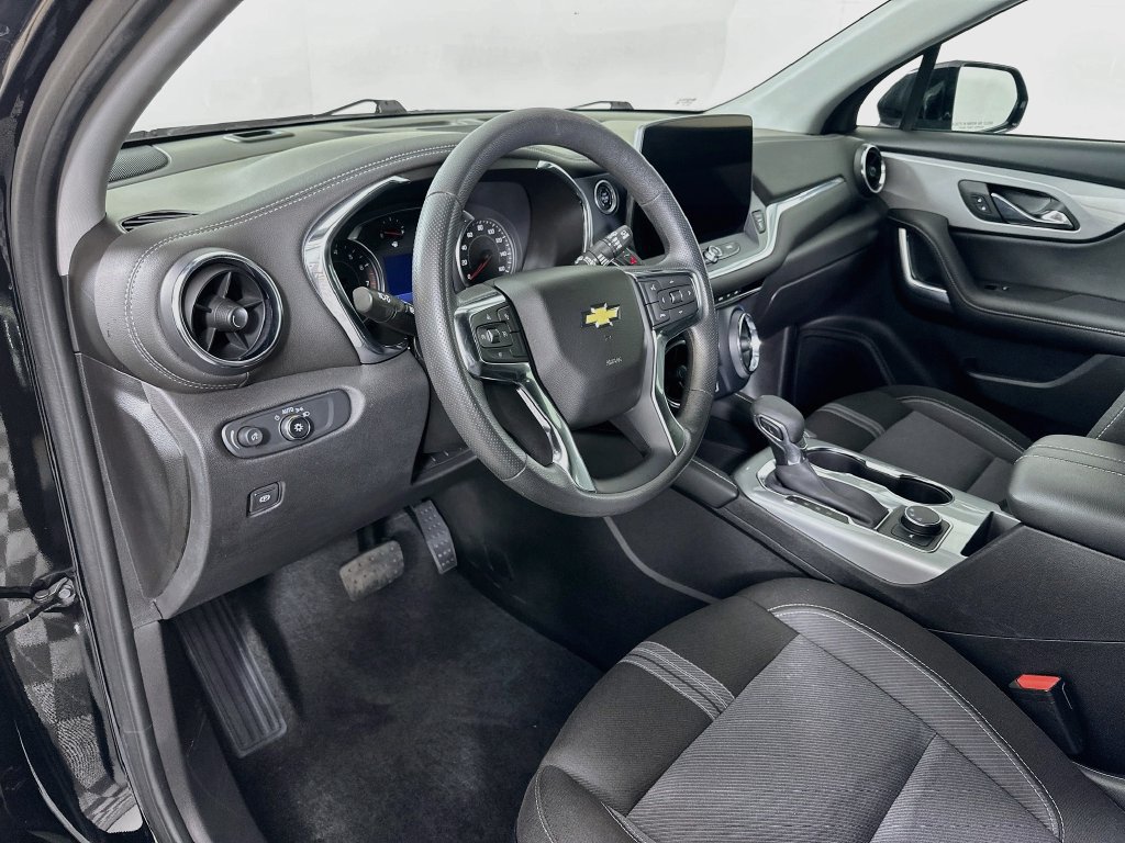 Used 2023 Chevrolet Blazer LT w/ Midnight/Sport Edition FWD image 9