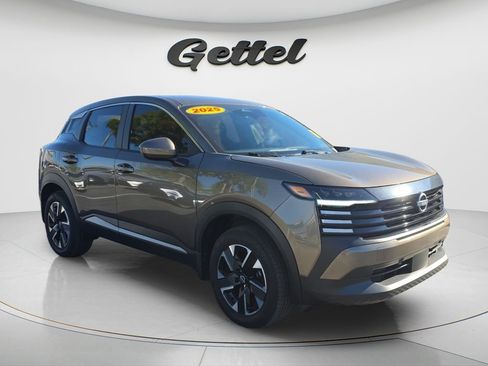 Used 2025 Nissan Kicks SV AWD/4WD image 6