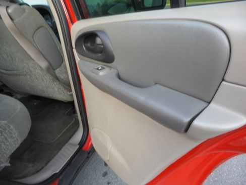 Used 2002 Chevrolet TrailBlazer LS w/ Preferred Equipment Group image 55