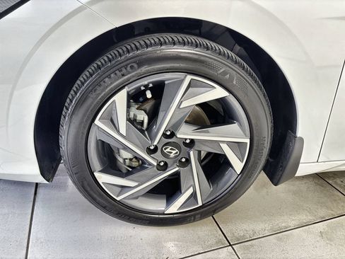 Certified 2025 Hyundai Elantra SEL FWD image 19
