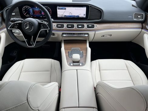 Certified 2025 Mercedes-Benz GLS 450 4MATIC image 2