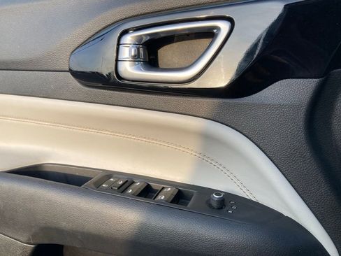 Used 2025 Jeep Compass Limited AWD/4WD image 13