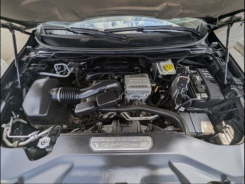 Used 2022 Jeep Wagoneer Series III w/ Premium Group I AWD/4WD image 17