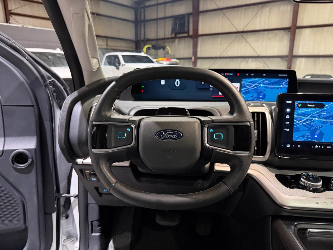Used 2025 Ford Expedition Active AWD/4WD image 31