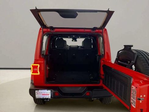 Used 2025 Jeep Wrangler Unlimited Sahara w/ Safety Group AWD/4WD image 9