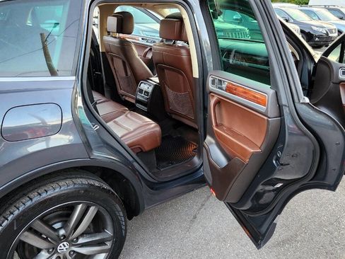 Used 2012 Volkswagen Touareg Executive image 40