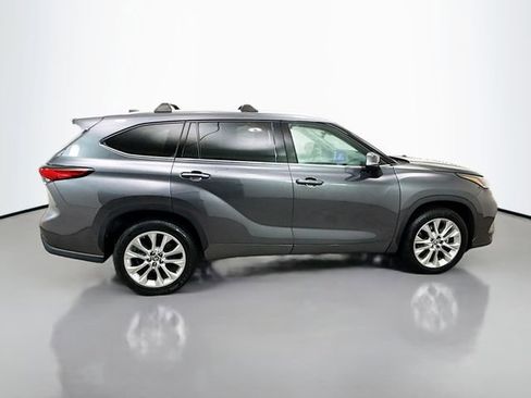Used 2023 Toyota Highlander Limited image 8
