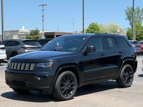 Used 2020 Jeep Grand Cherokee Altitude AWD/4WD image 35