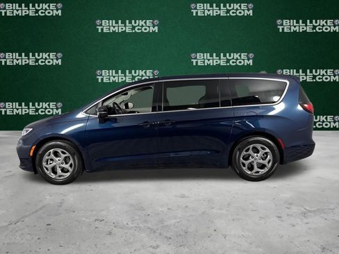 Used 2024 Chrysler Pacifica Limited image 10