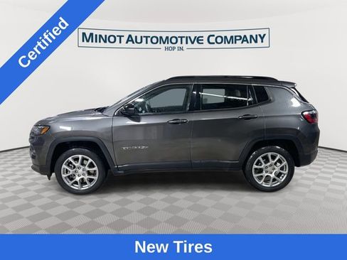 Used 2023 Jeep Compass Latitude image 5