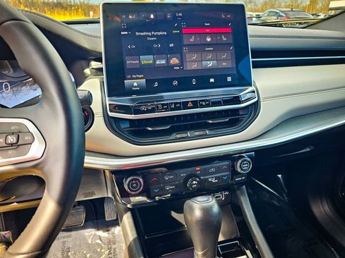 Certified 2023 Jeep Compass Limited image 20