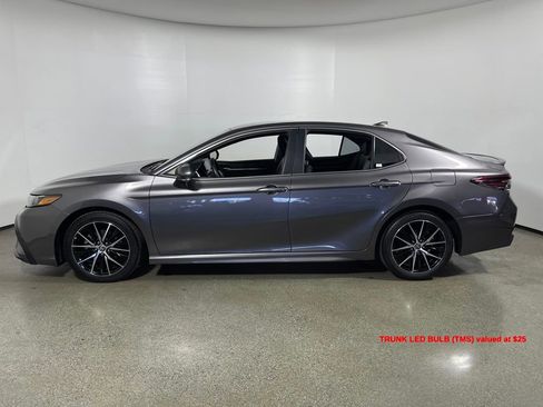 Used 2023 Toyota Camry SE image 6