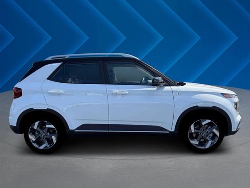 Used 2026 Hyundai Venue SEL image 11